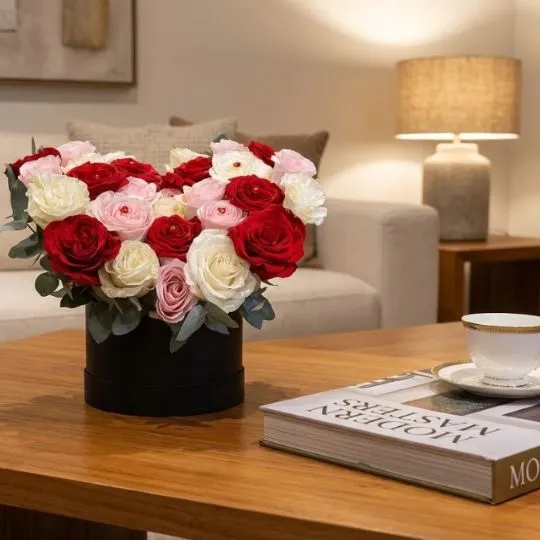 Caja pote black con rosas corazon